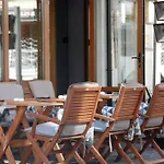Two-bedroom With Free Private Parking And 6min To Center Пловдив