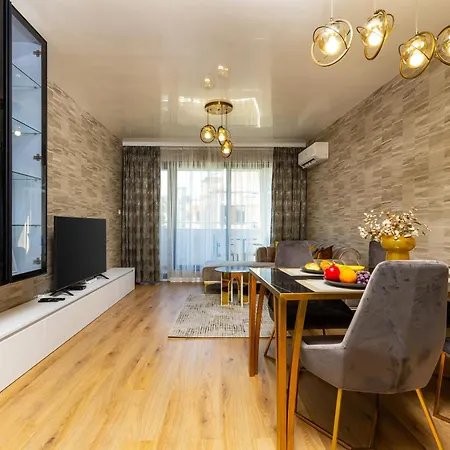 Two-bedroom With Free Parking And 6min To Center Płowdiw