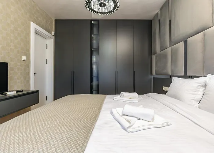 דירה Two-bedroom With Free Private Parking And 6min To Center *