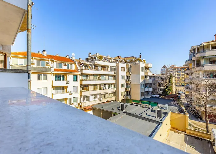 דירה Two-bedroom With Free Private Parking And 6min To Center