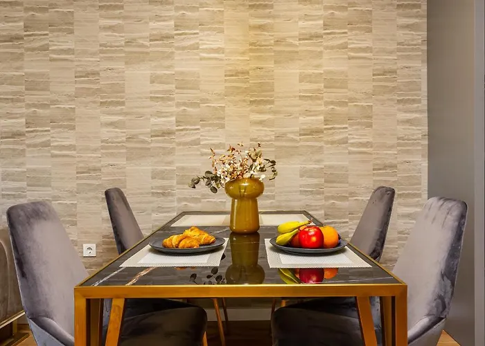 Two-bedroom With Free Private Parking And 6min To Center *