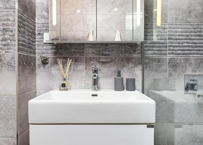 דירה Two-bedroom With Free Private Parking And 6min To Center *