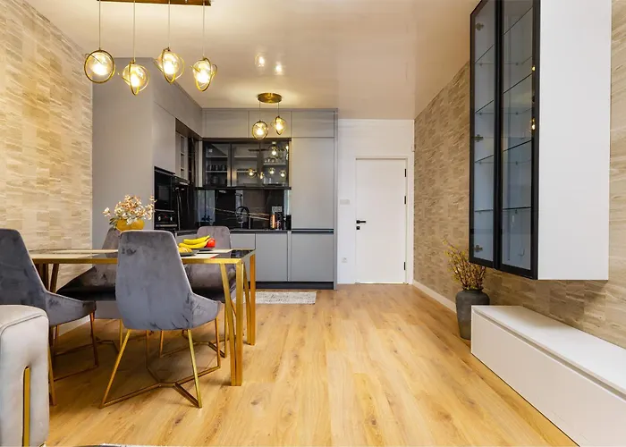 Two-bedroom With Free Private Parking And 6min To Center דירה *