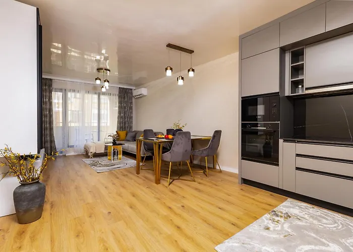 Two-bedroom With Free Private Parking And 6min To Center דירה