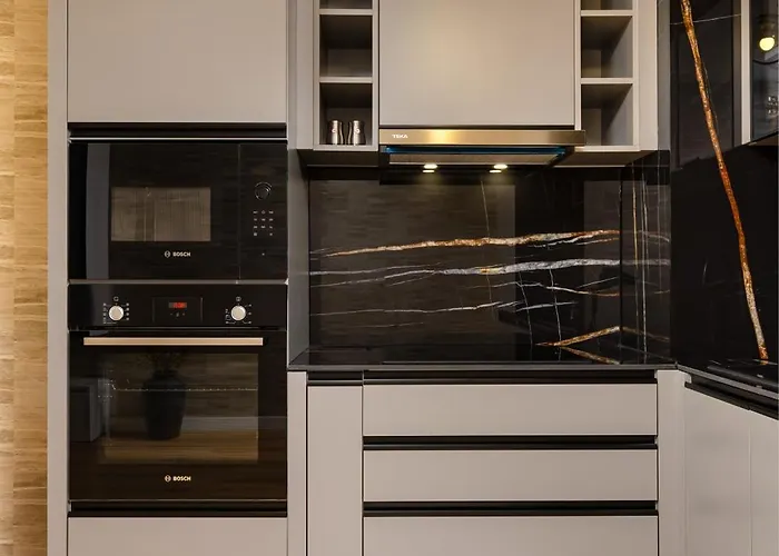 Two-bedroom With Free Private Parking And 6min To Center דירה פלובדיב