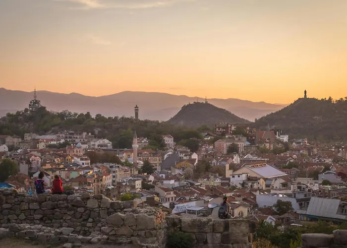 Two-bedroom With Free Private Parking And 6min To Center * פלובדיב