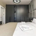 Apartment Two-bedroom With Free Private Parking And 6min To Center *