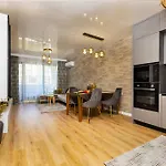 Apartment Two-bedroom With Free Private Parking And 6min To Center