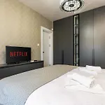 Two-bedroom With Free Private Parking And 6min To Center Plovdiv