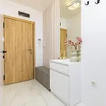 Апартаменты Two-bedroom With Free Private Parking And 6min To Center Пловдив