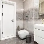 Two-bedroom With Free Private Parking And 6min To Center Plovdiv