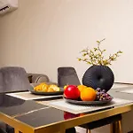 Апартаменты Two-bedroom With Free Private Parking And 6min To Center *