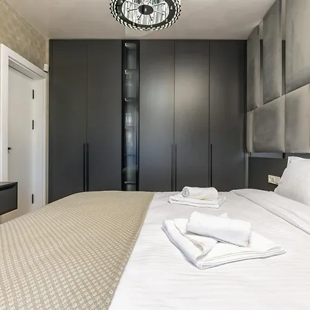 아파트 Two-bedroom With Free Private Parking And 6min To Center *