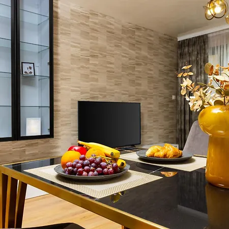 Two-bedroom With Free Private Parking And 6min To Center شقة بلوفديف