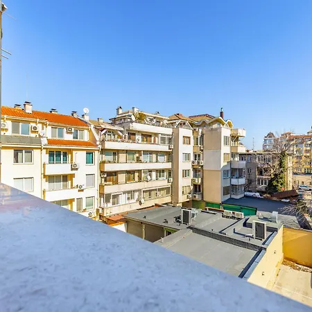 Apartman Two-bedroom With Free Private Parking And 6min To Center