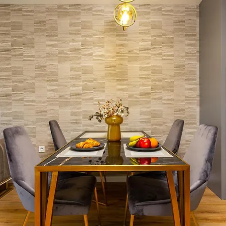 Two-bedroom With Free Private Parking And 6min To Center *