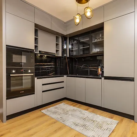 Two-bedroom With Free Private Parking And 6min To Center