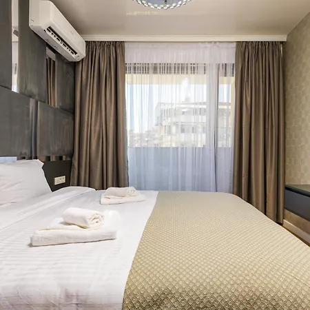 Two-bedroom With Free Private Parking And 6min To Center 플로브디프