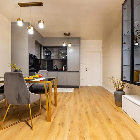 Two-bedroom With Free Private Parking And 6min To Center * 플로브디프