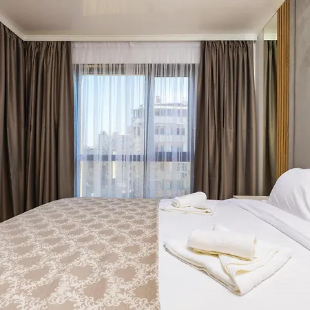 Apartman Two-bedroom With Free Private Parking And 6min To Center