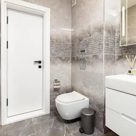 Two-bedroom With Free Private Parking And 6min To Center Plovdiv