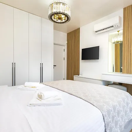 Two-bedroom With Free Private Parking And 6min To Center 아파트