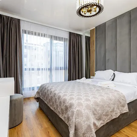 Apartment Two-bedroom With Free Parking And 6min To Center