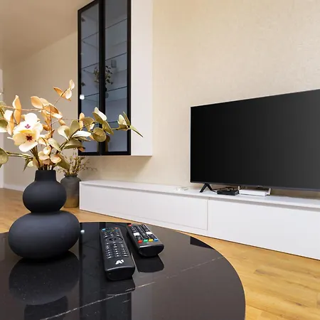 Two-bedroom With Free Private Parking And 6min To Center Apartman *