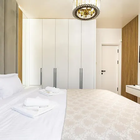 Two-bedroom With Free Private Parking And 6min To Center Apartman *