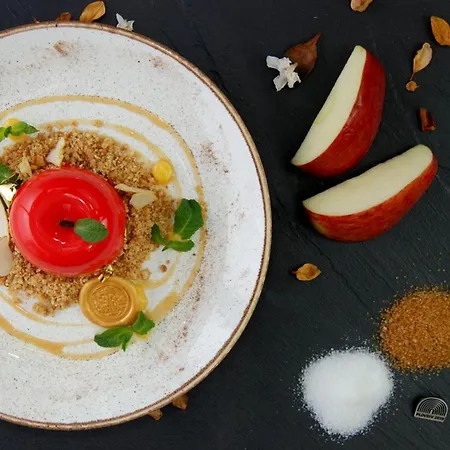 Two-bedroom With Free Private Parking And 6min To Center