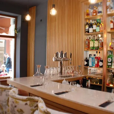 Two-bedroom With Free Private Parking And 6min To Center 아파트 *