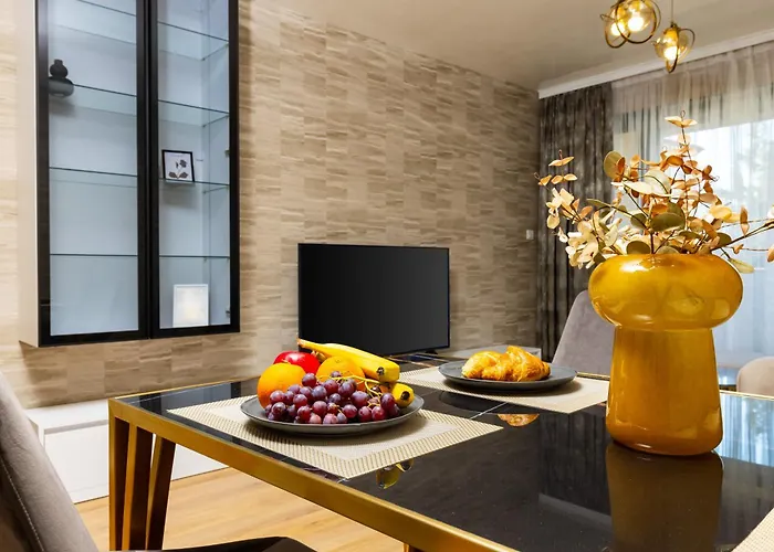 Two-bedroom With Free Private Parking And 6min To Center شقة بلوفديف