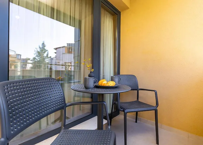 Two-bedroom With Free Private Parking And 6min To Center شقة