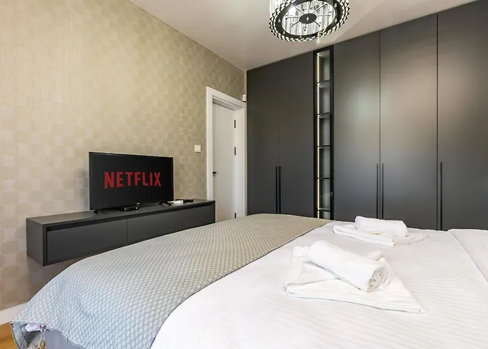 Two-bedroom With Free Private Parking And 6min To Center Φιλιππούπολη