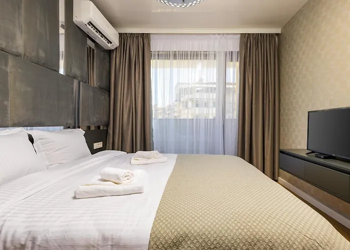 Two-bedroom With Free Private Parking And 6min To Center Φιλιππούπολη