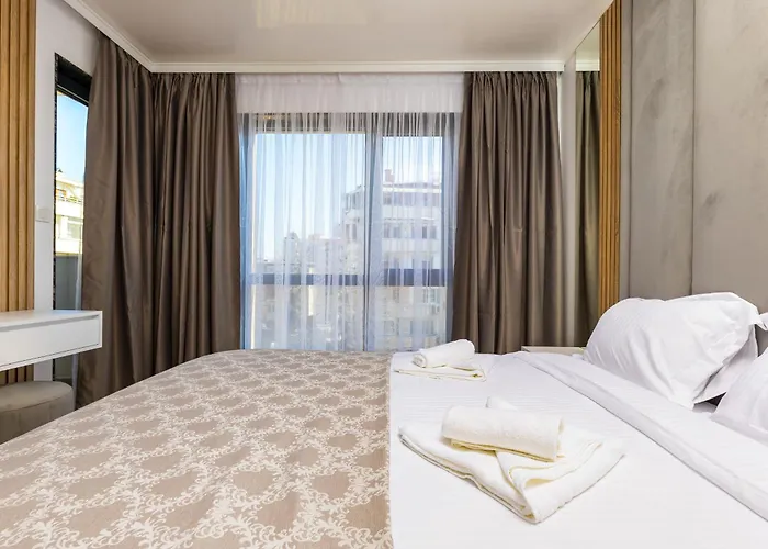 شقة Two-bedroom With Free Private Parking And 6min To Center