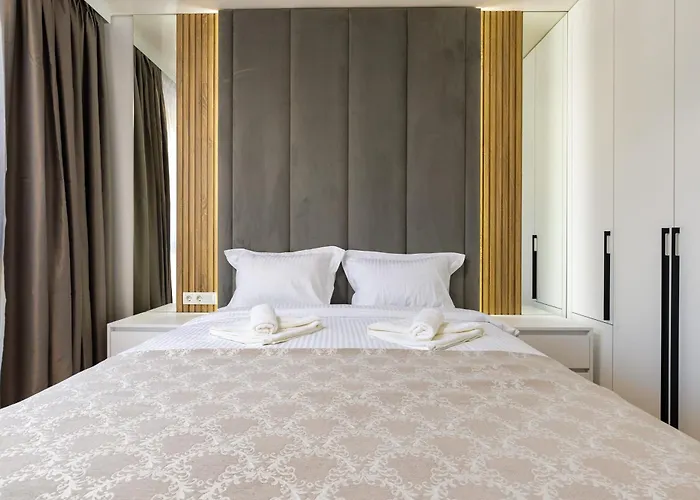 Two-bedroom With Free Private Parking And 6min To Center شقة *