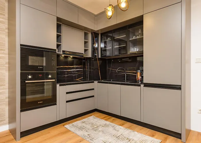 Διαμέρισμα Two-bedroom With Free Private Parking And 6min To Center *