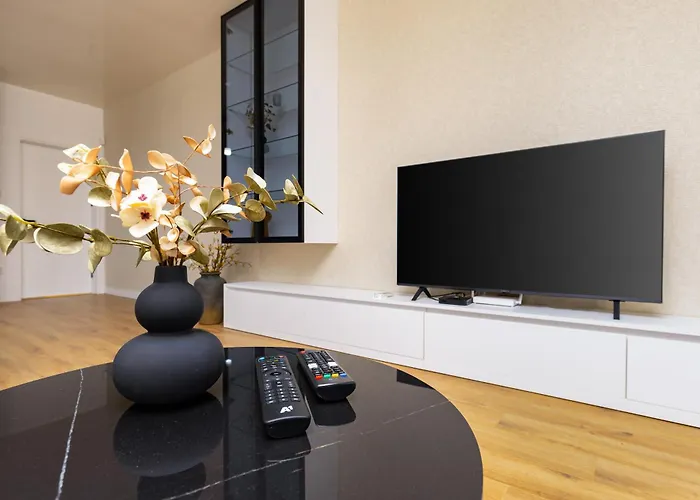 Two-bedroom With Free Private Parking And 6min To Center شقة *