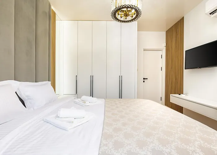 Two-bedroom With Free Private Parking And 6min To Center شقة *