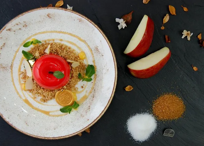 Two-bedroom With Free Private Parking And 6min To Center