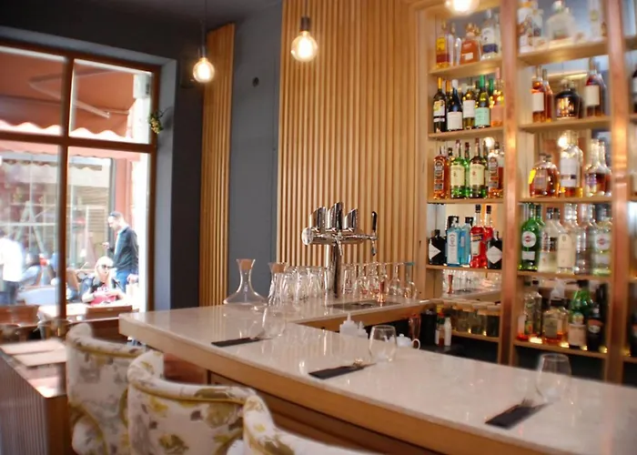 Two-bedroom With Free Private Parking And 6min To Center Διαμέρισμα *