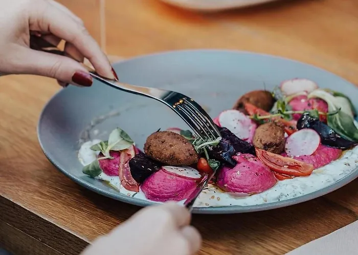 Διαμέρισμα Two-bedroom With Free Private Parking And 6min To Center *